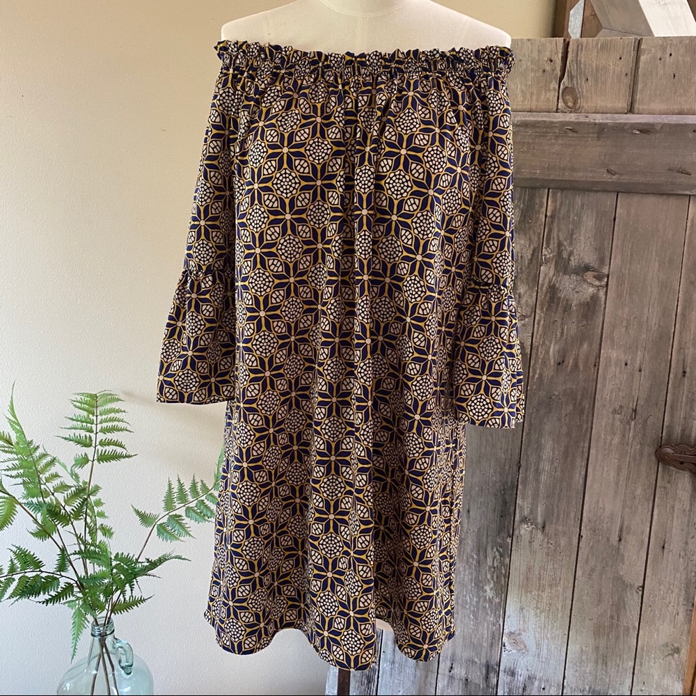 Soprano off the shoulder bell sleeve dress